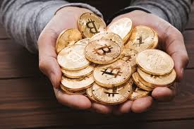 Bitcoin Tops $122K as Ether Nears 2021 All-Time High