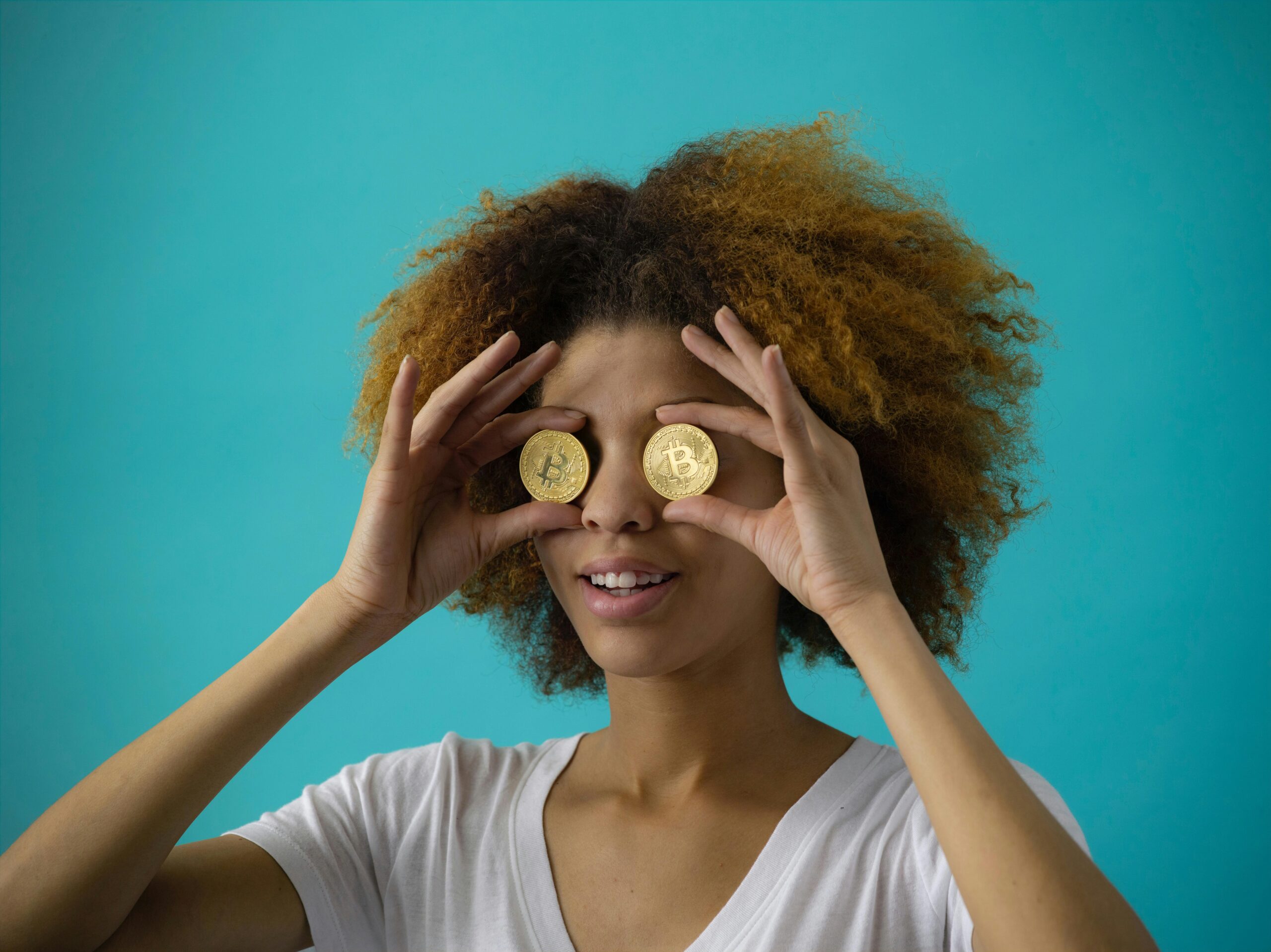 Bitcoin Climbs as Economy Cracks — Is It Bullish or Bearish?
