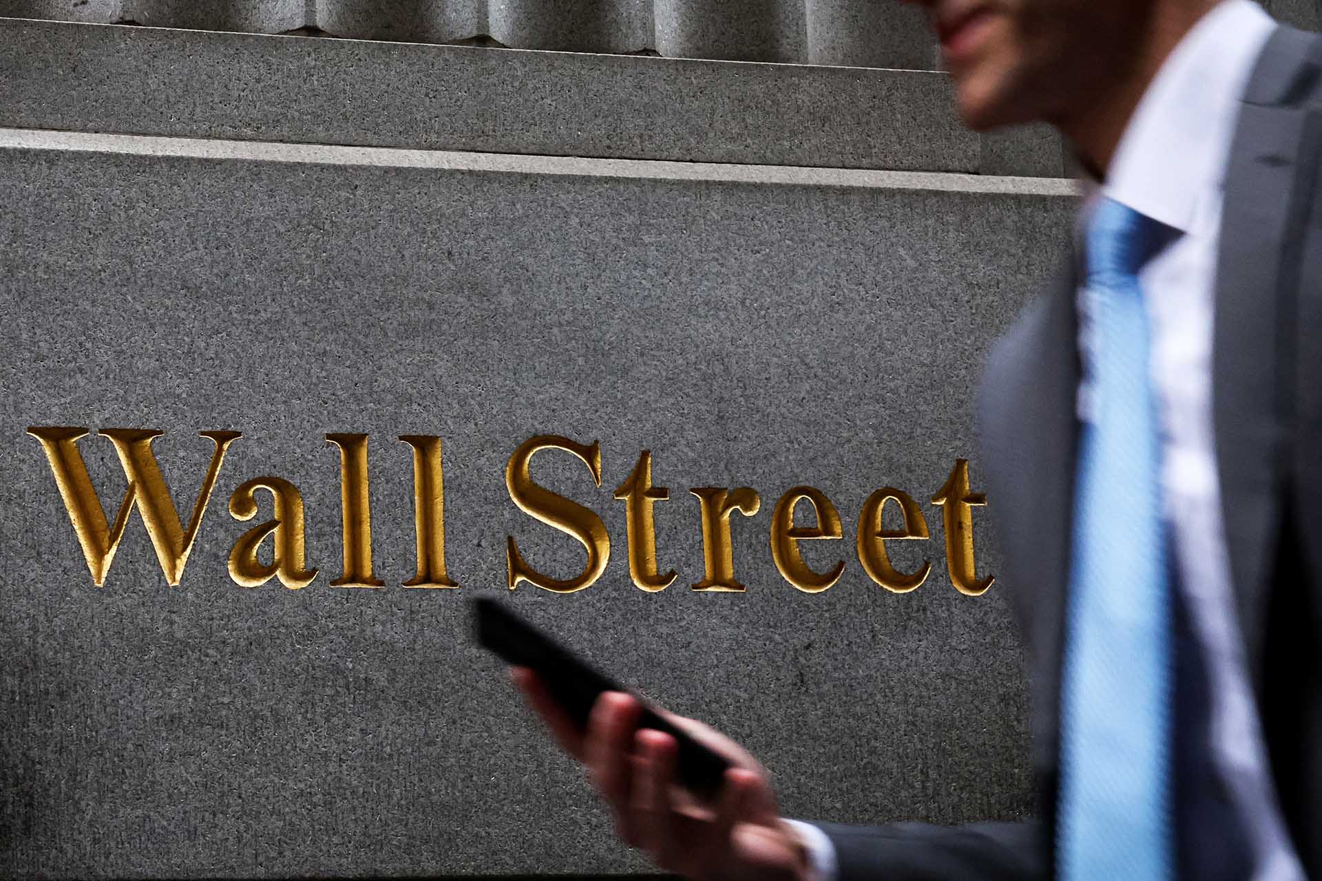 Wall Street Bets Big on Crypto IPOs as Altcoin Hype Takes a Backseat